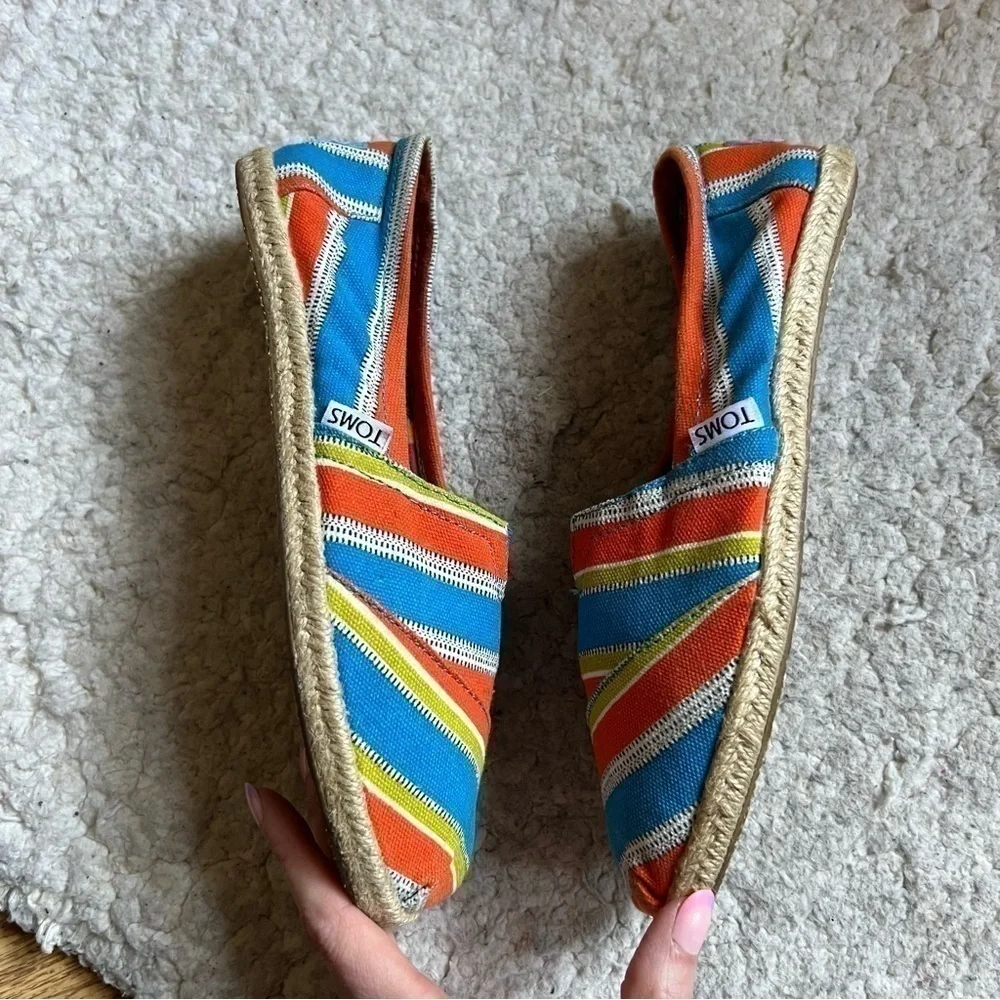 TOMS: Striped Limited Edition Ben Affleck Congo Initiative Slip On Espadrilles